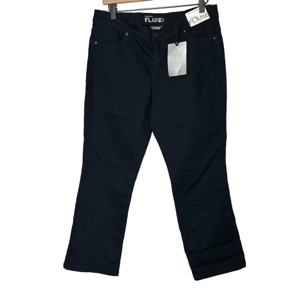 NWT New York & Company Low Rise Flare Leg Cropped Jeans Dark Wash Size 12 - Picture 1 of 12